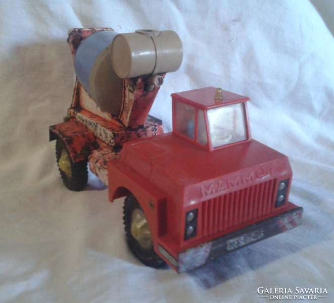 Retro plate flywheel mammoth concrete mixer truck