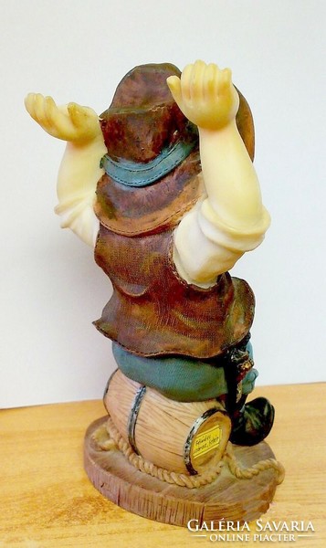 Corkscrew holder is a cheerful cowboy figure, the key figure of your dining room