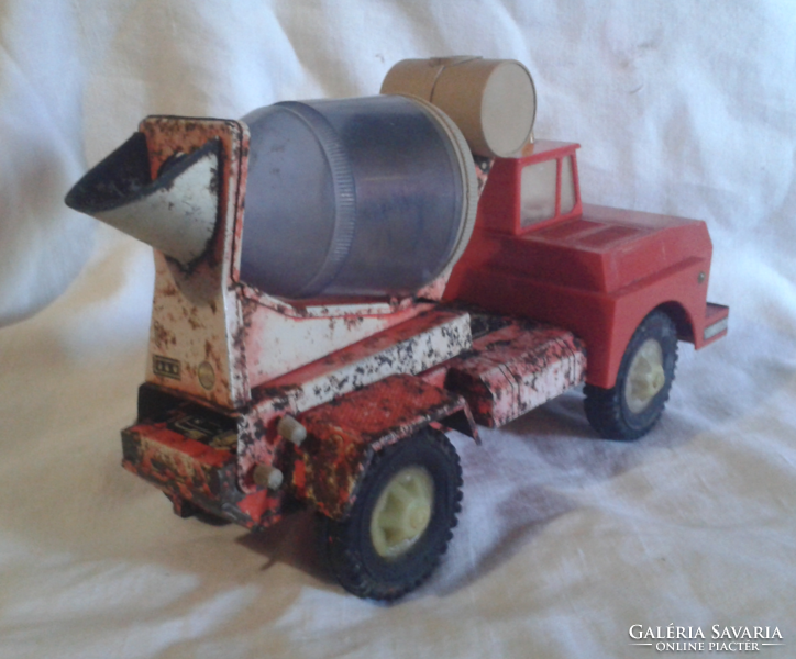 Retro lemez lendkerekes Mammut betonkeverő teherautó