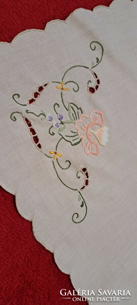 Embroidered tablecloth (l4087)