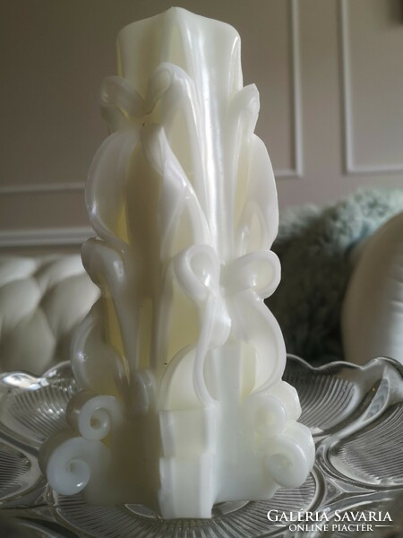 Decorative candle, a wonderful white twisted craft candle
