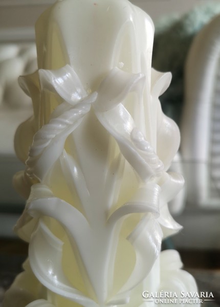 Decorative candle, a wonderful white twisted craft candle