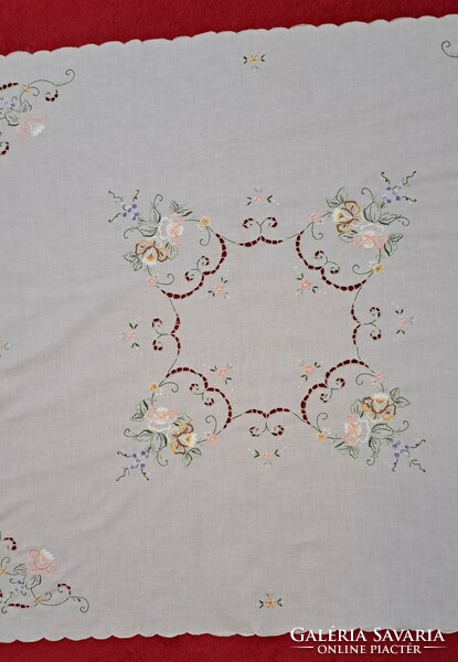Embroidered tablecloth (l4087)