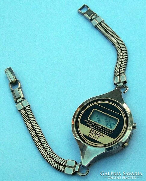 Retro tempo women's wristwatch
