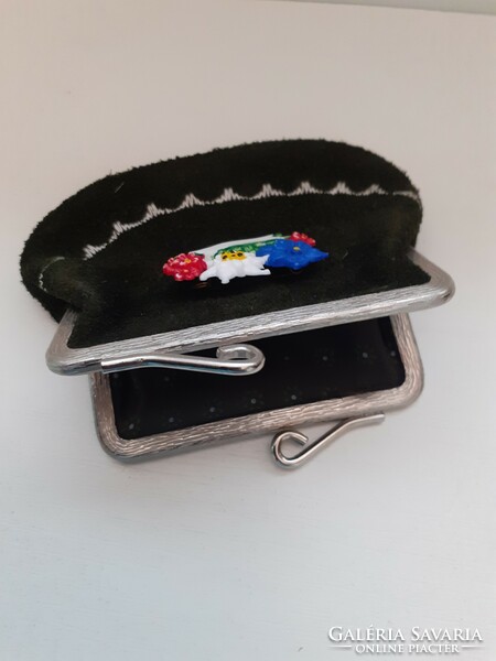 Genuine leather hunting wallet with hand-embroidered detachable haivasi gyopár brooch pin decoration