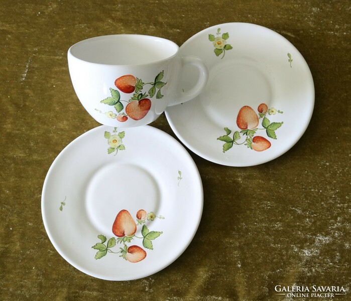 Herend bognár porcelain shop with fabulous strawberry pattern cake and coffee / tea set