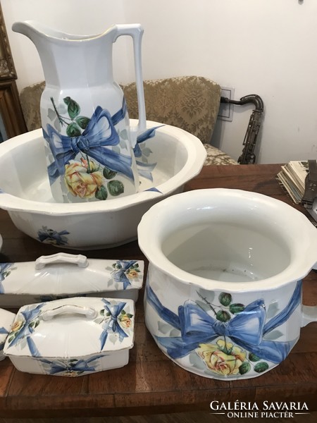 Old porcelain bathroom set