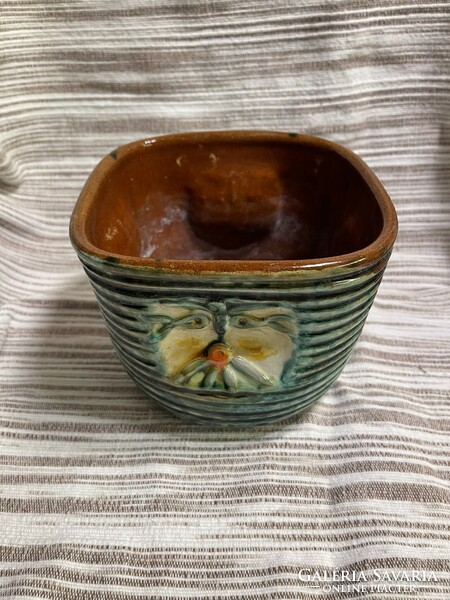 Ceramic pot of Elizabeth Sárai