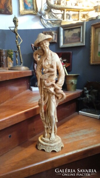 Chinese bone sculpture, 45 cm high, excellent for living room.