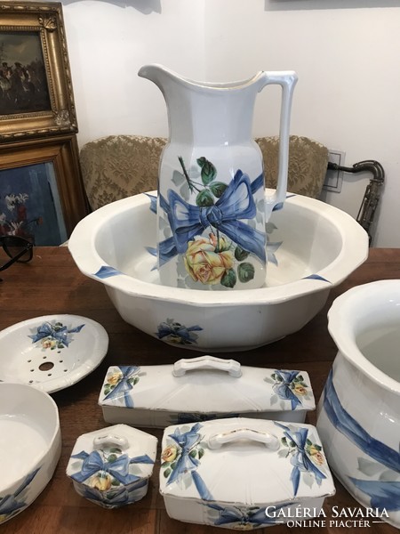 Old porcelain bathroom set