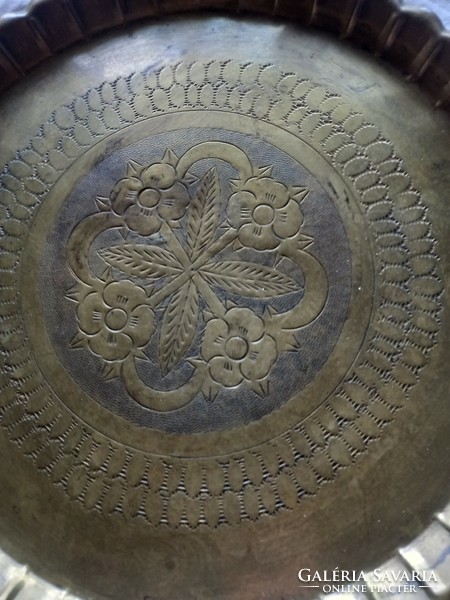 Copper tray with a diameter of 34 cm