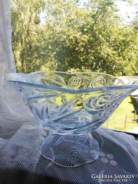 Beautiful base glass serving bowl