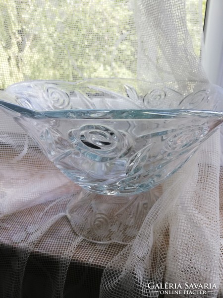 Beautiful base glass serving bowl