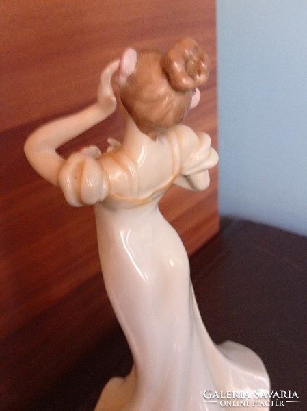 27 Cm porcelain musical spinning lady /video/