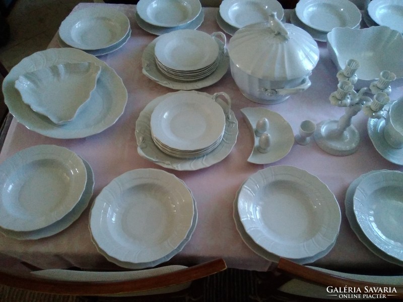 47 darabos fehér Herendi étkészlet rokály mintával madaras leveses tállal, gyertyatartóval!