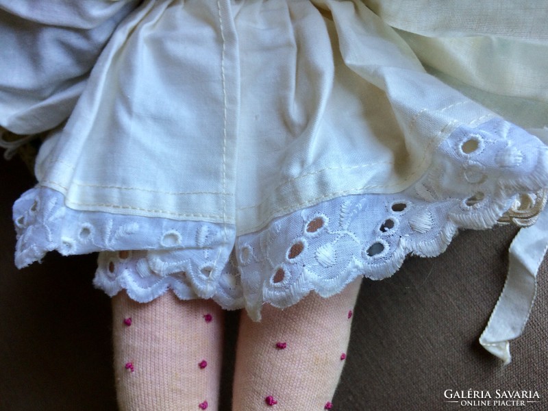 Vintage "matyóbaba"-játékbaba-hímzett ruhában