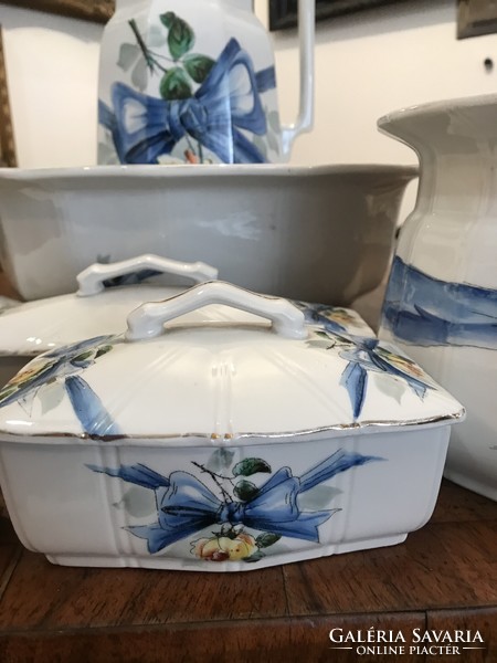 Old porcelain bathroom set