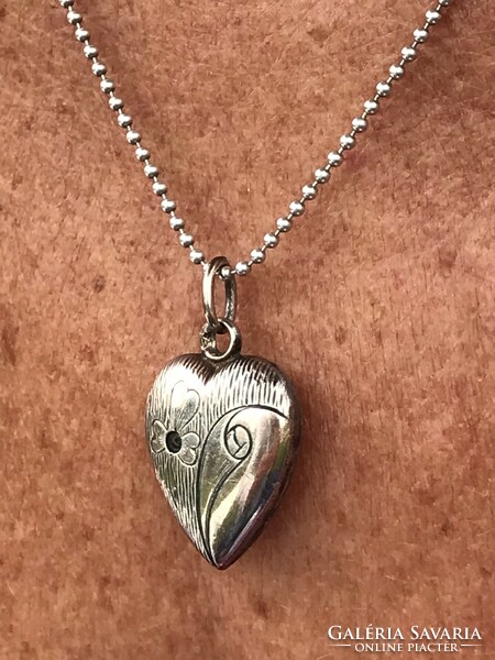 Engraved silver pendant with chain! A special rare piece! Mom park