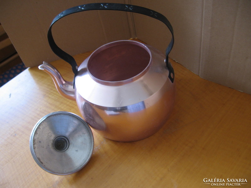 Retro rózsaszínű norvég alumínium teás kanna