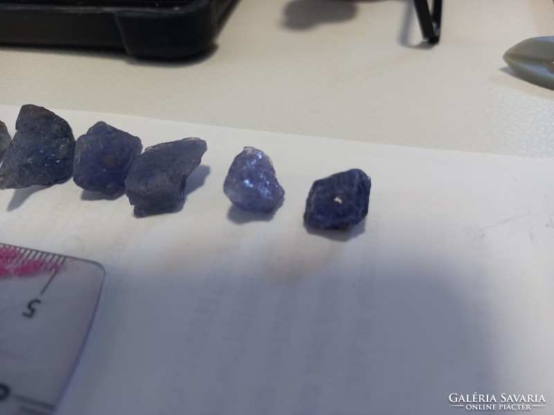 Raw tanzanite gemstone pieces! From Tanzania!