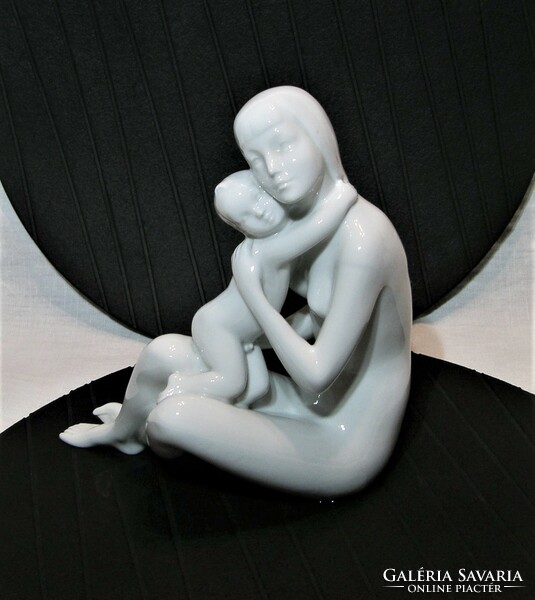 Anya gyermekével régi Royal Dux porcelán