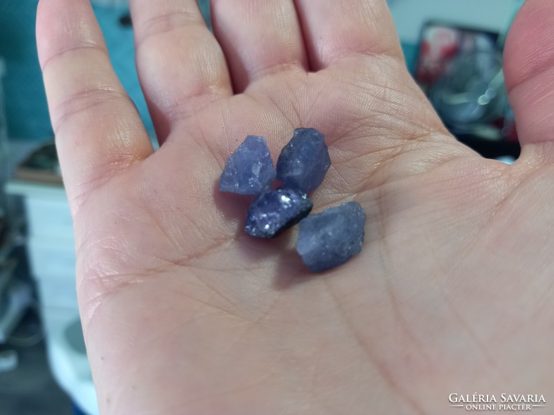 Raw tanzanite gemstone pieces! From Tanzania!