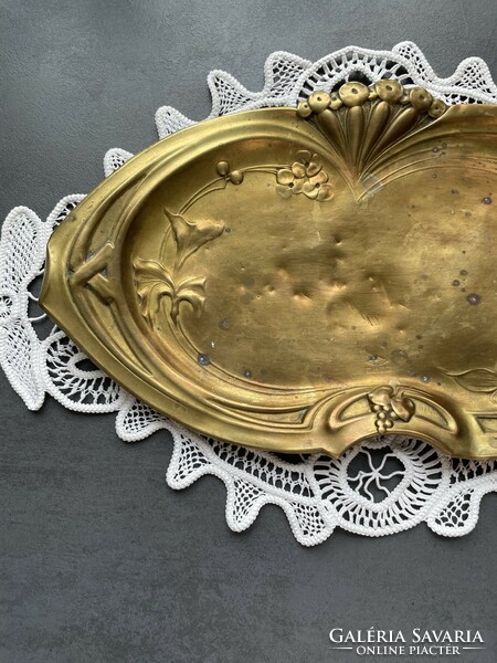 Art Nouveau turn-of-the-century brass tray with very nice plant motifs with 2 small coasters