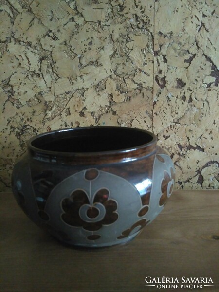 Balázs Badár Jr. ceramic pot from Mezőtúr