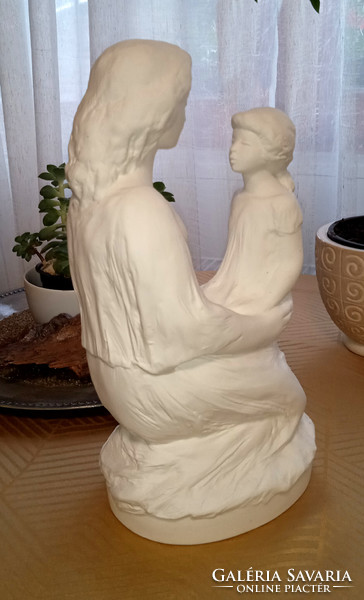 Lenke R. Kiss: mother with child - unglazed porcelain - 30 cm
