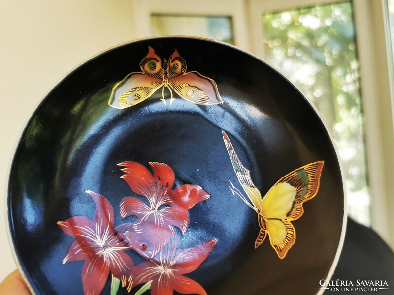 Éva Bakos: butterfly bowl
