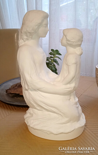 Lenke R. Kiss: mother with child - unglazed porcelain - 30 cm