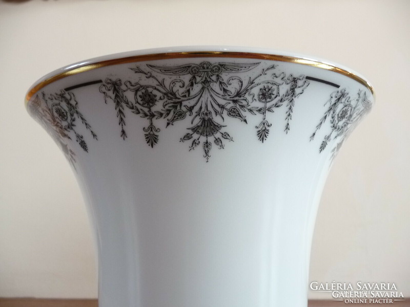 Hollóháza vase with Greek pattern
