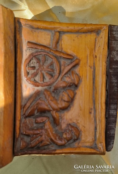 Wooden pedestal with a military pattern, I don't know what can be on it
