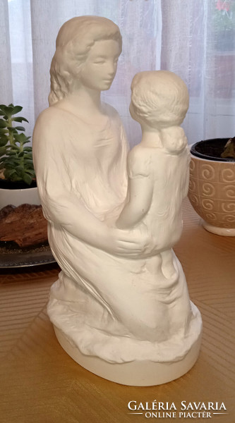 R. Kiss Lenke: Anya gyermekével - Máz nélküli porcelán - 30 cm