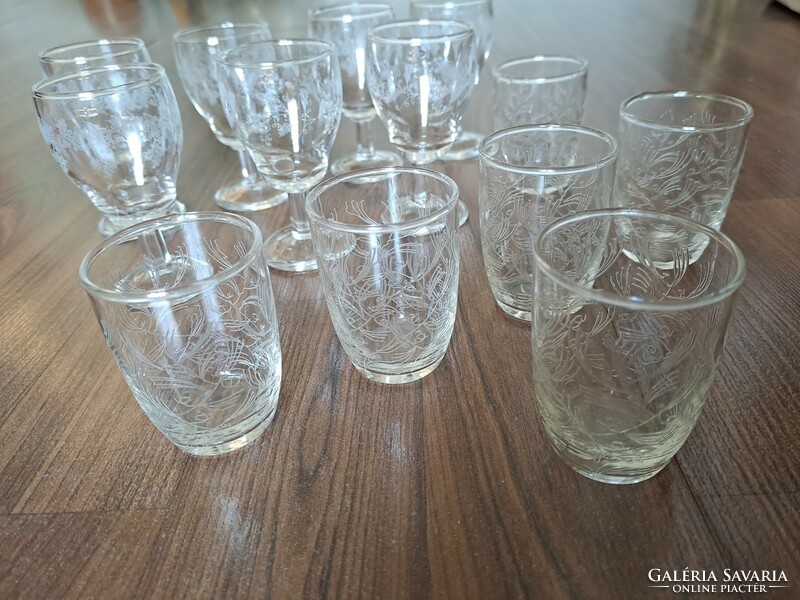 Mixed brandy glasses