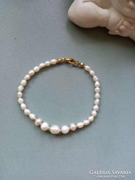 Freshwater cultured pearl bracelet