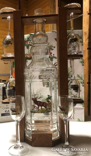 Röviditalos, pálinkás készlet díszüveg + 6 db talpas pohár vadász szarvas motívumokkal vintage