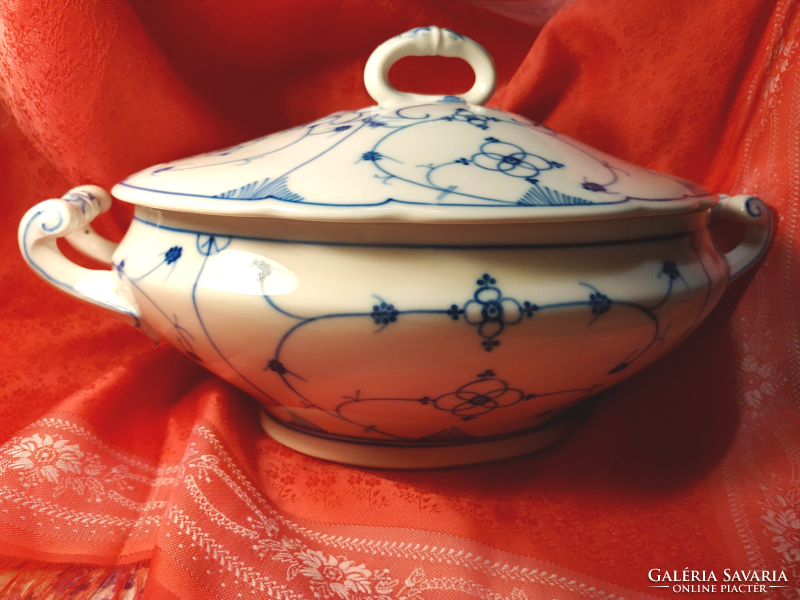 Porcelain soup serving bowl with Immortelle pattern, centerpiece