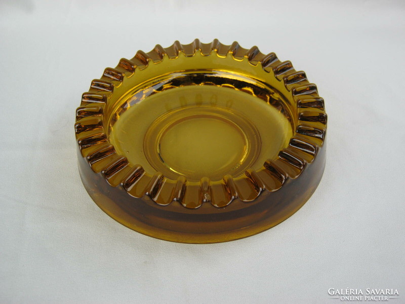 Amber colored thick glass ashtray ashtray weighs 1.2 kg