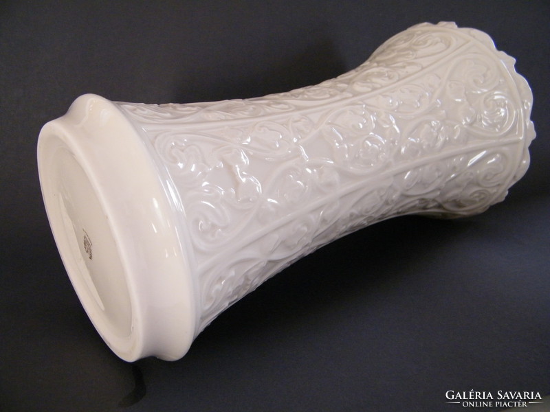 Nagyon szép, elefántcsont színű nagy méretű Lenox (USA) porcelán váza