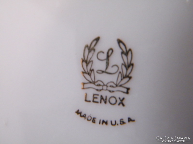 Nagyon szép, elefántcsont színű nagy méretű Lenox (USA) porcelán váza
