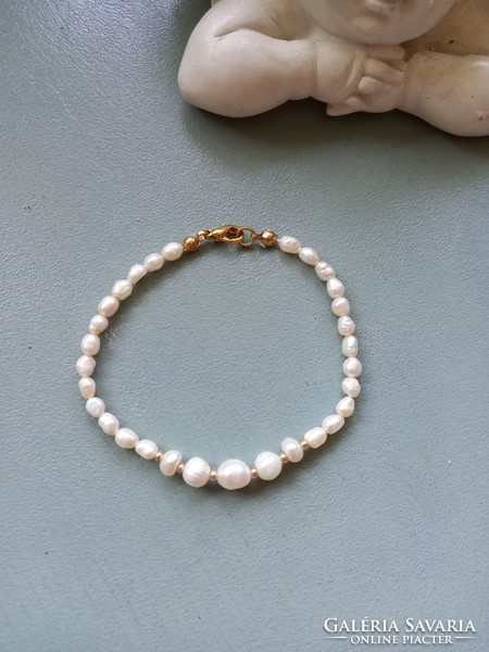 Freshwater cultured pearl bracelet