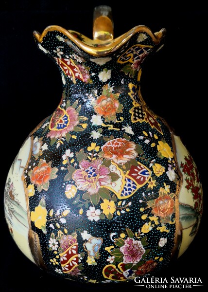 DT/358. – Jelzett japán Satsuma-szerű öblös porcelán kancsó/kiöntő