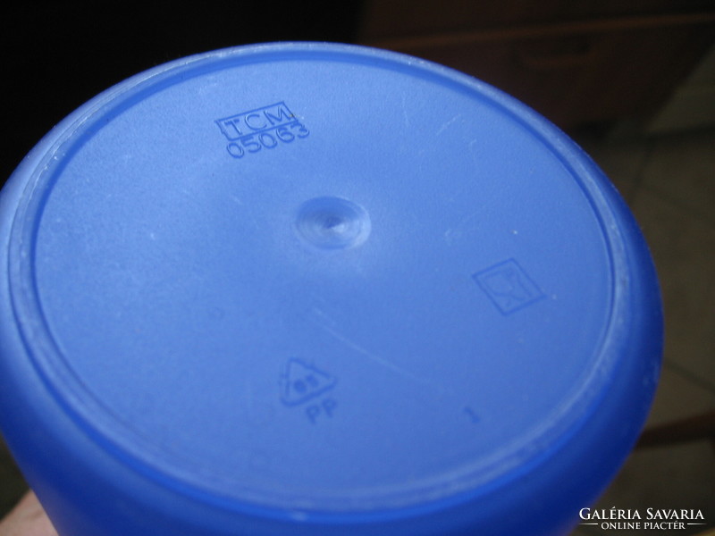Retro kék TCM műanyag kancsó