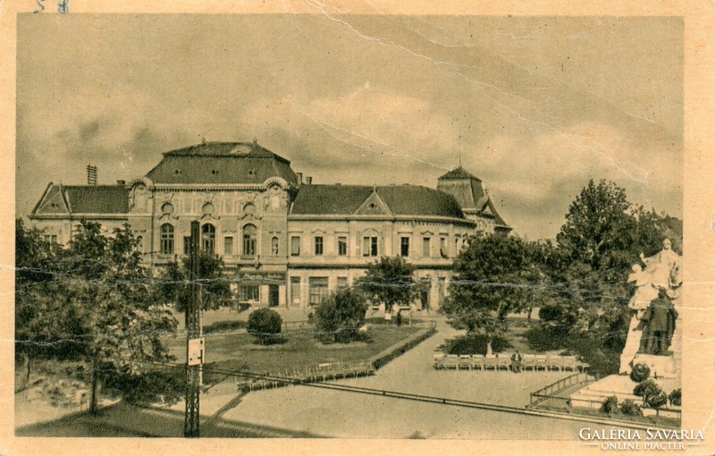 285 --- Nyíregyháza of a running postcard, Kossuth tér