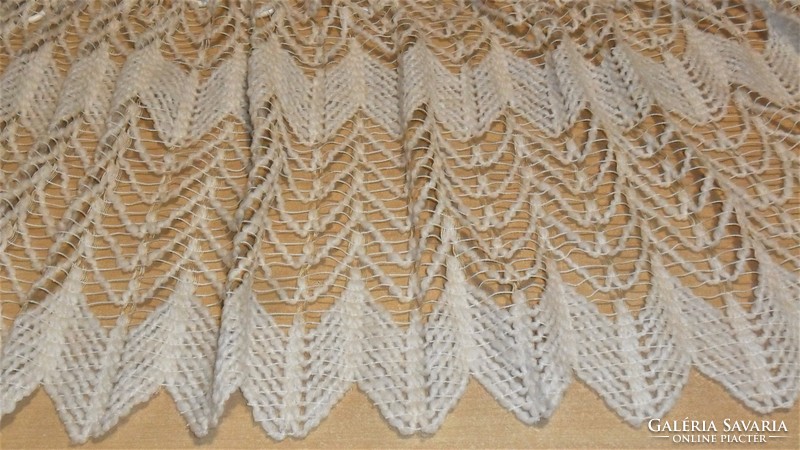 Beautifully patterned, beige, ready-made curtain. 250 X 218 cm.