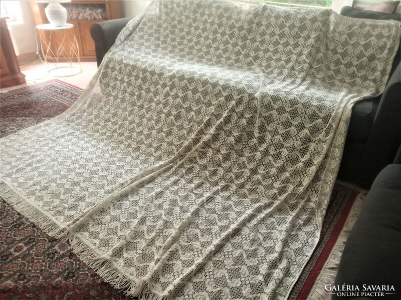 Ekrü lace curtain