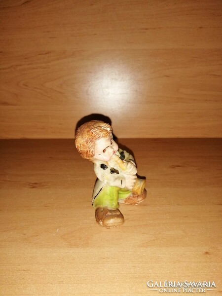 Szaxofonos kisfiú só-szobor figura 8,5 cm magas