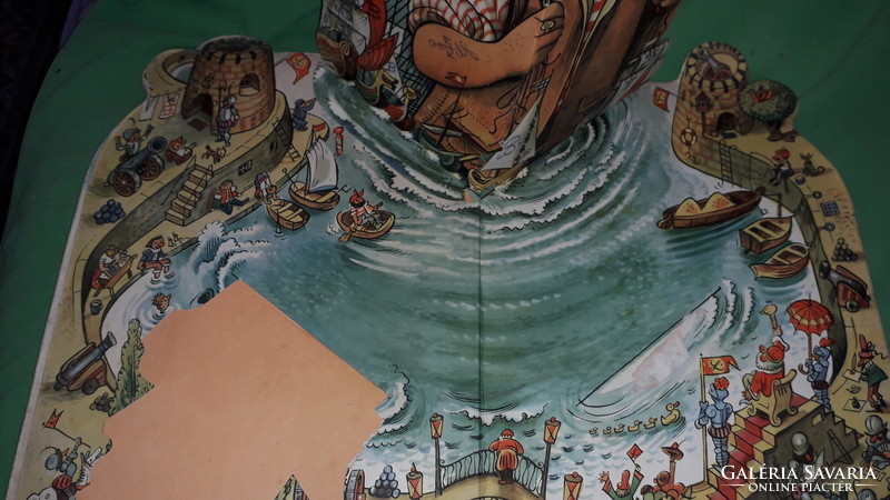 Old Gulliver in Lilliput is a fold-out spatial storybook cubasta according to the pictures
