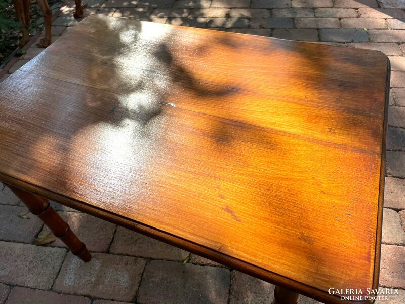 Antik rusztikus fiókos asztal, dohányzó asztal, játék asztal.